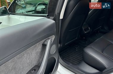 Седан Tesla Model 3 2022 в Богуславі