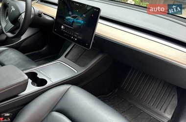 Седан Tesla Model 3 2022 в Богуславі