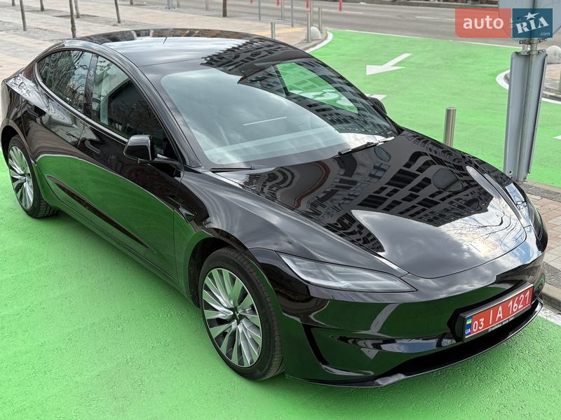 Седан Tesla Model 3 2024 в Києві