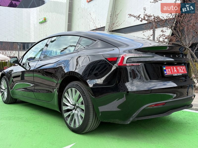 Седан Tesla Model 3 2024 в Києві
