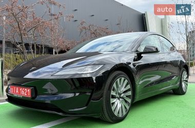Седан Tesla Model 3 2024 в Києві