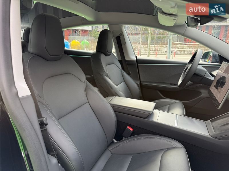 Седан Tesla Model 3 2024 в Києві