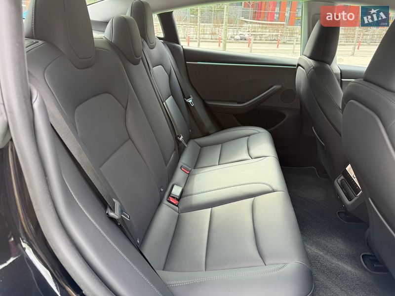 Седан Tesla Model 3 2024 в Києві