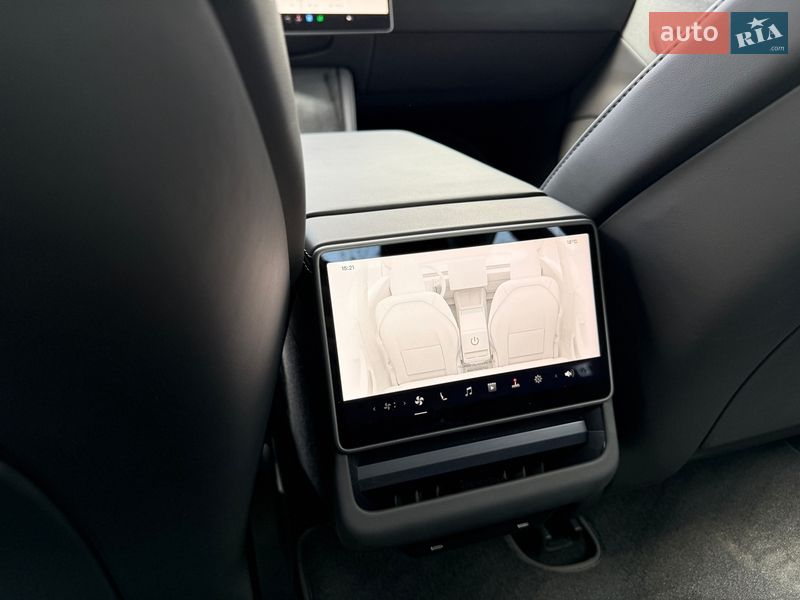 Седан Tesla Model 3 2024 в Києві