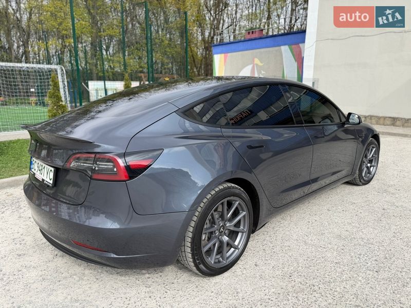 Седан Tesla Model 3 2023 в Львове