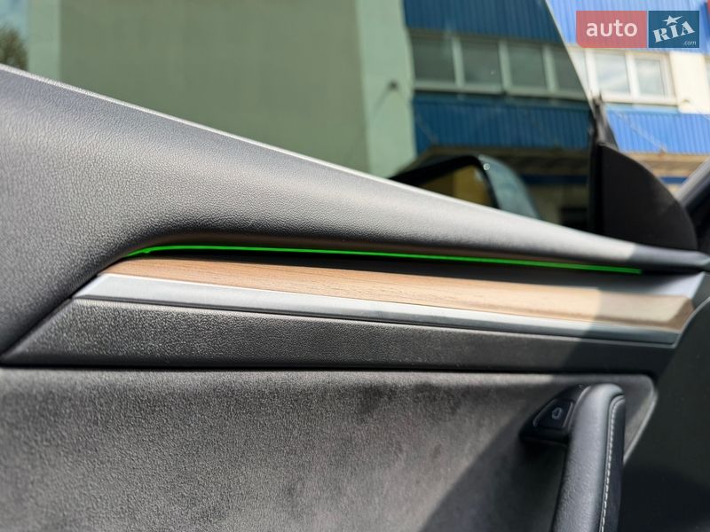 Седан Tesla Model 3 2023 в Львове