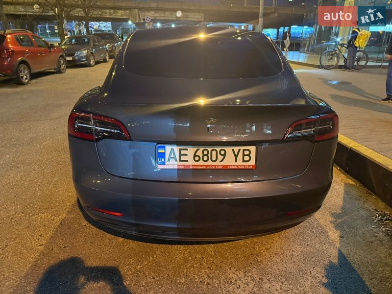 Седан Tesla Model 3 2023 в Днепре