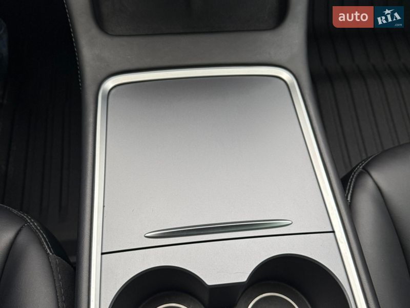 Седан Tesla Model 3 2023 в Днепре