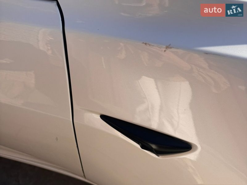 Седан Tesla Model 3 2022 в Львове