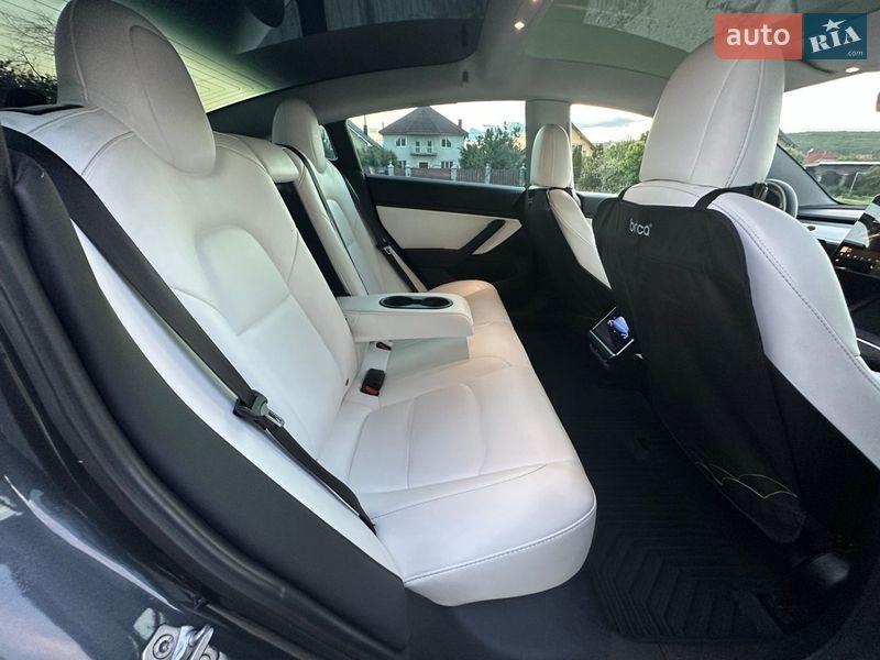 Седан Tesla Model 3 2021 в Ужгороде