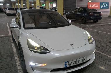 Седан Tesla Model 3 2021 в Киеве