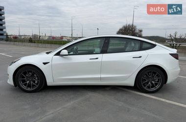 Седан Tesla Model 3 2021 в Киеве