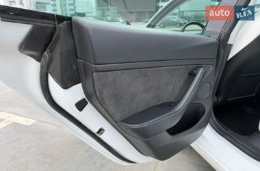 Седан Tesla Model 3 2021 в Киеве