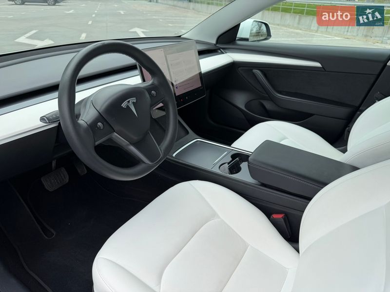 Седан Tesla Model 3 2021 в Киеве