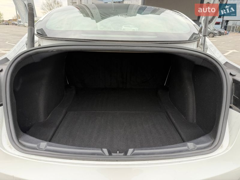 Седан Tesla Model 3 2021 в Киеве