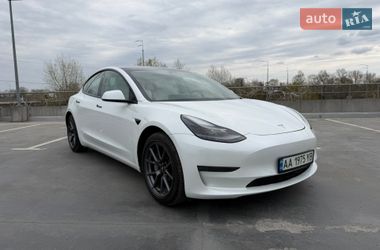 Седан Tesla Model 3 2021 в Киеве