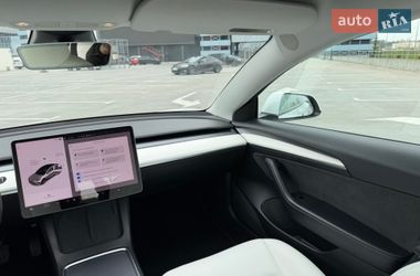 Седан Tesla Model 3 2021 в Киеве