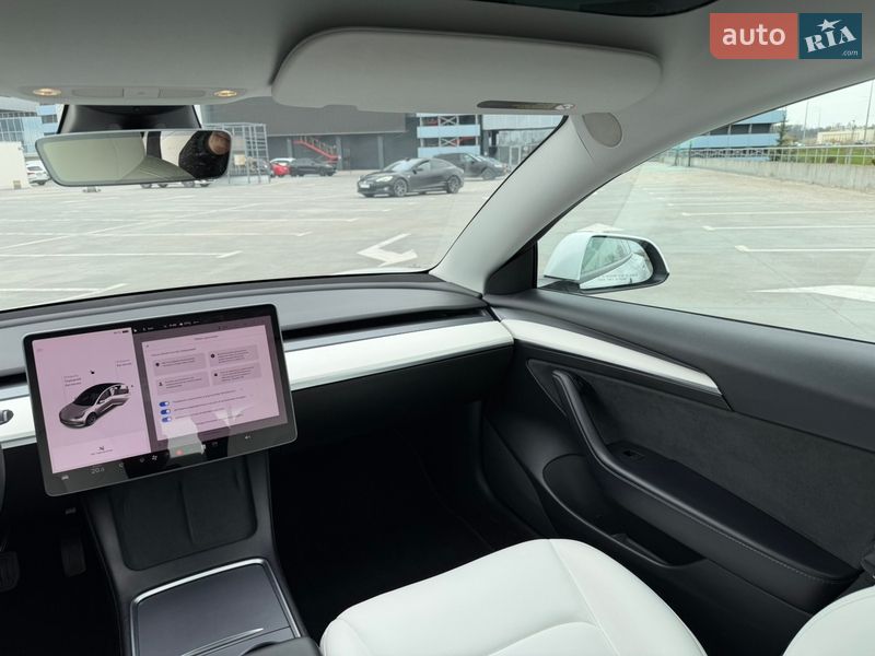 Седан Tesla Model 3 2021 в Киеве