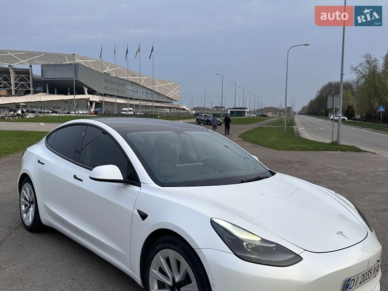 Седан Tesla Model 3 2021 в Львові