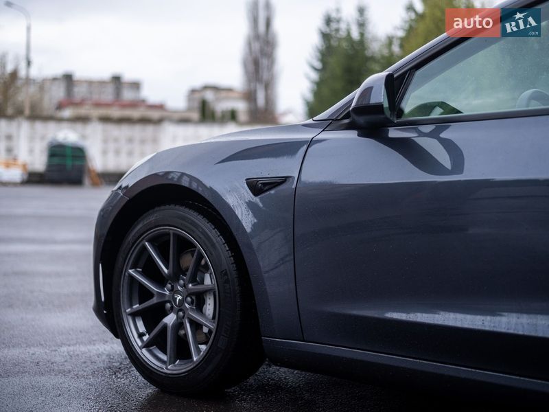 Седан Tesla Model 3 2023 в Києві