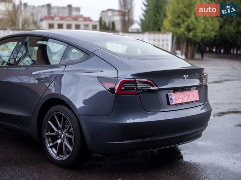 Седан Tesla Model 3 2023 в Києві