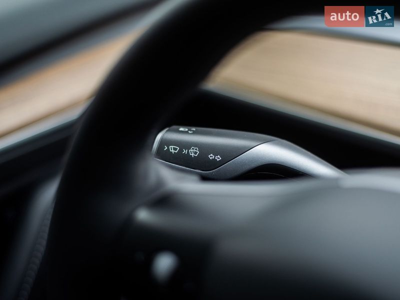Седан Tesla Model 3 2023 в Києві