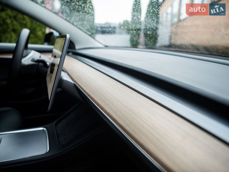 Седан Tesla Model 3 2023 в Києві