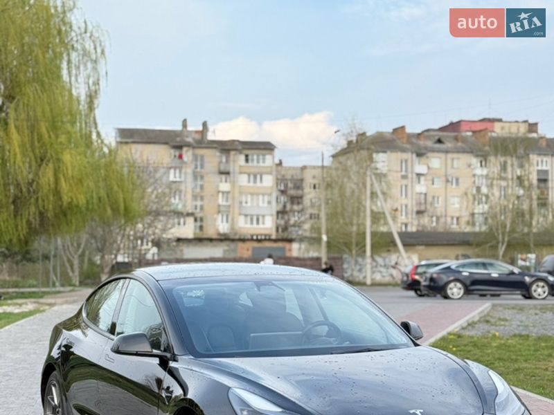 Седан Tesla Model 3 2021 в Здолбунове