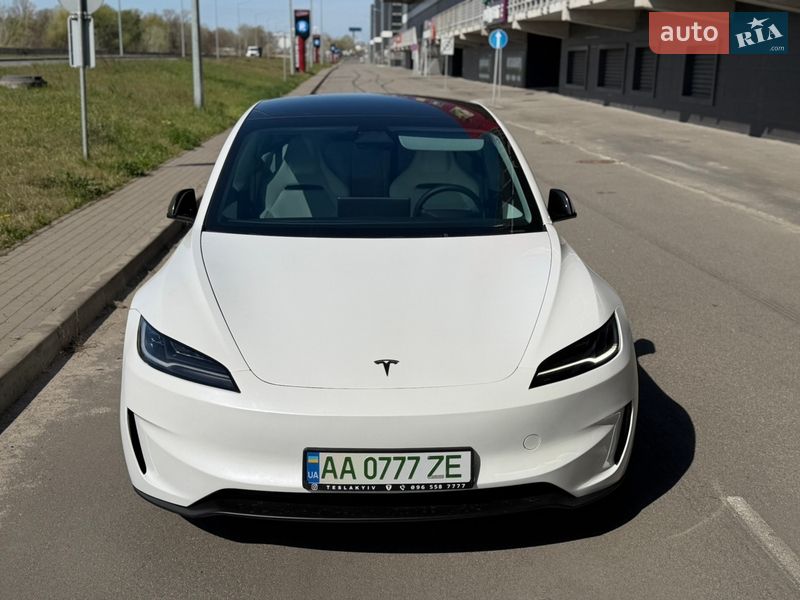 Седан Tesla Model 3 2024 в Киеве