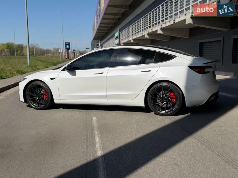 Седан Tesla Model 3 2024 в Киеве