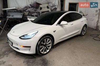 Седан Tesla Model 3 2019 в Львове