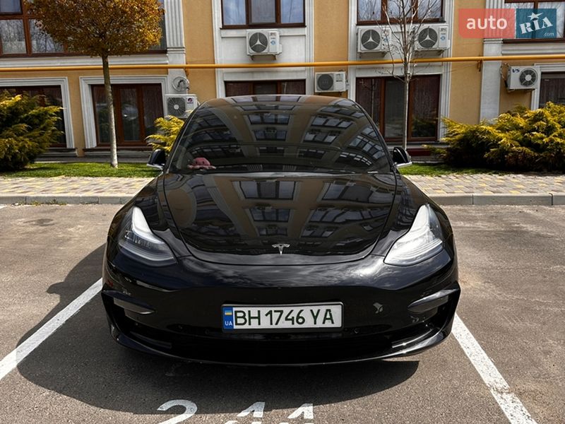 Седан Tesla Model 3 2018 в Одесі