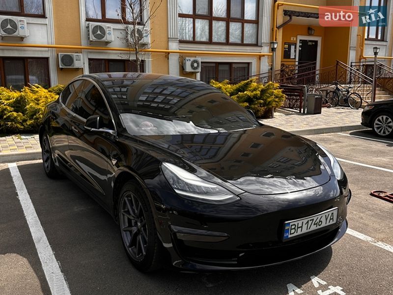 Седан Tesla Model 3 2018 в Одесі