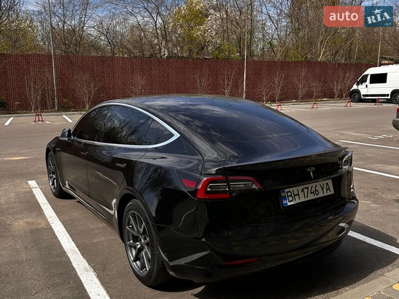 Седан Tesla Model 3 2018 в Одесі