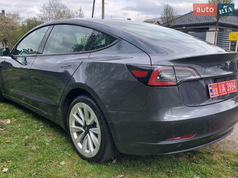 Седан Tesla Model 3 2021 в Луцьку