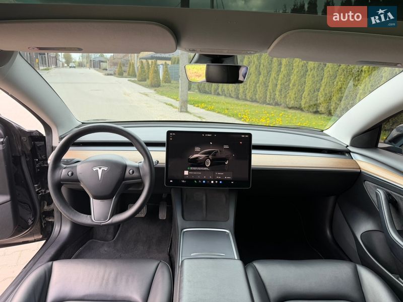 Седан Tesla Model 3 2022 в Луцке