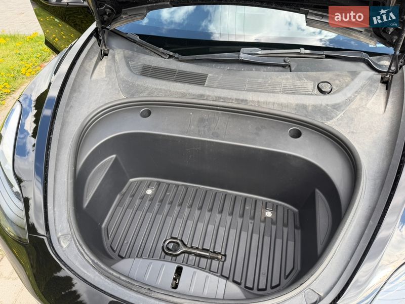 Седан Tesla Model 3 2022 в Луцке