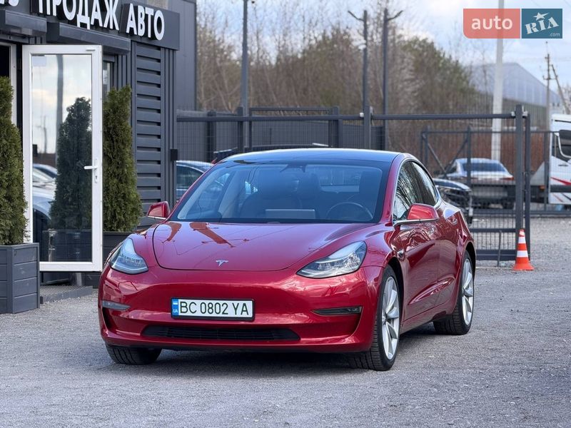 Седан Tesla Model 3 2018 в Львове
