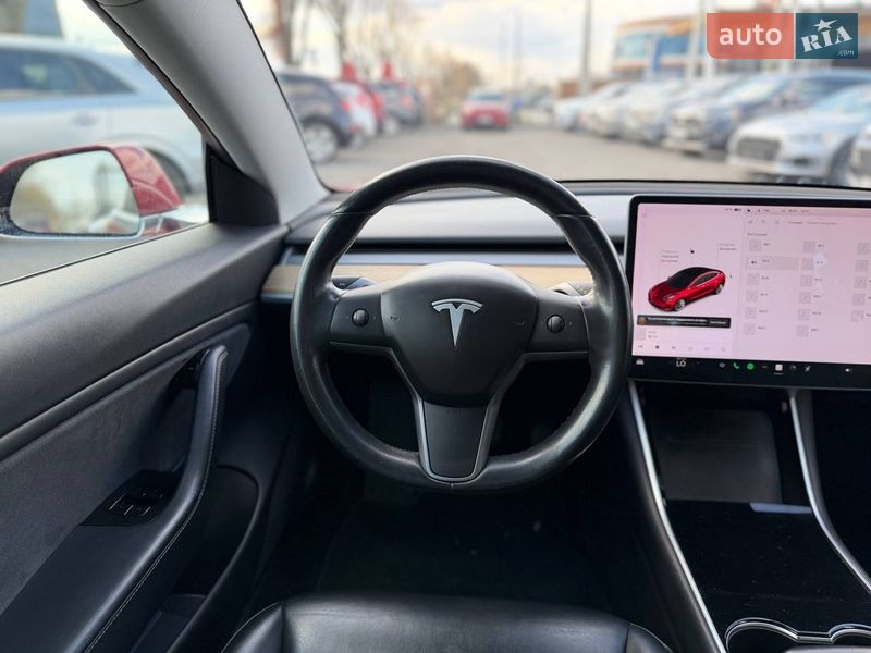 Седан Tesla Model 3 2018 в Львове