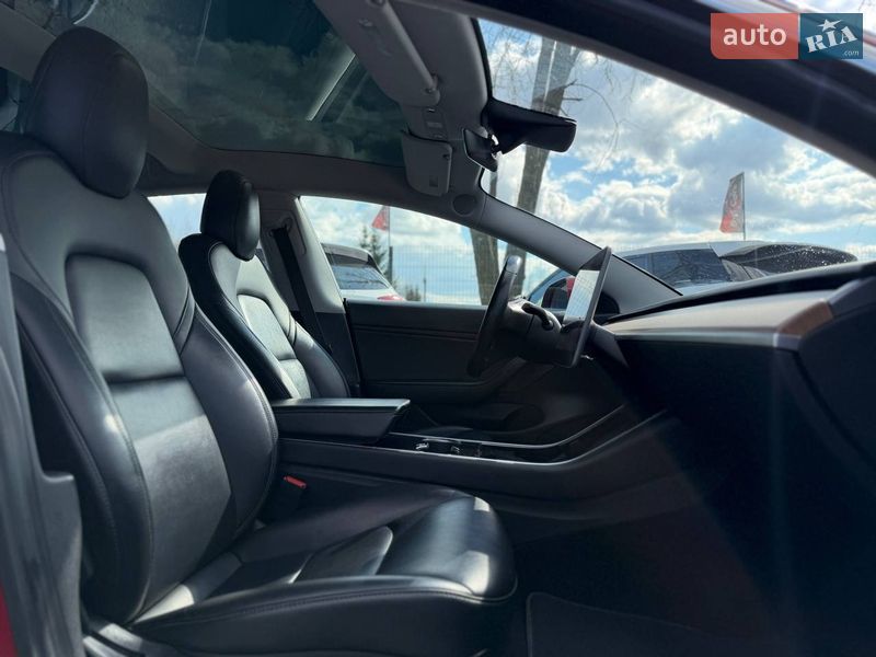 Седан Tesla Model 3 2018 в Львове