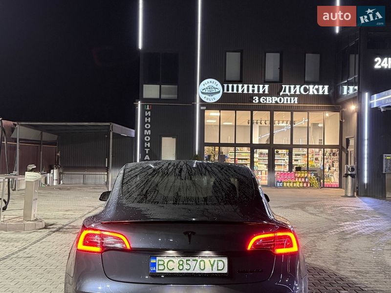 Седан Tesla Model 3 2022 в Львове