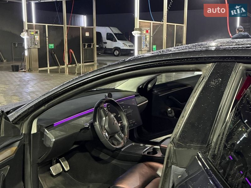 Седан Tesla Model 3 2022 в Львове