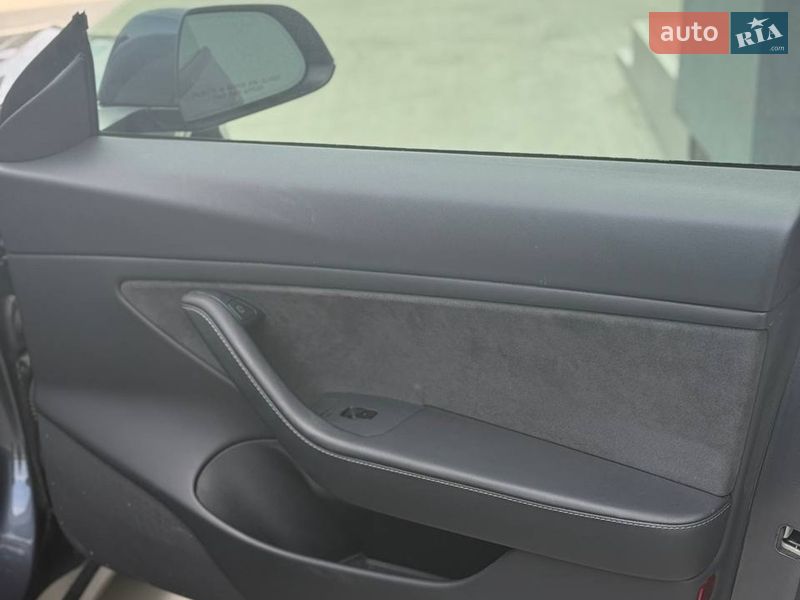 Седан Tesla Model 3 2021 в Львове