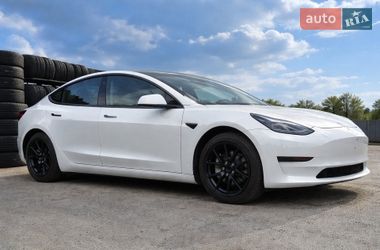 Седан Tesla Model 3 2022 в Киеве