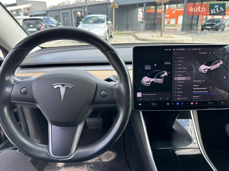 Седан Tesla Model 3 2019 в Луцьку