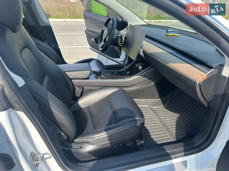 Седан Tesla Model 3 2019 в Вінниці