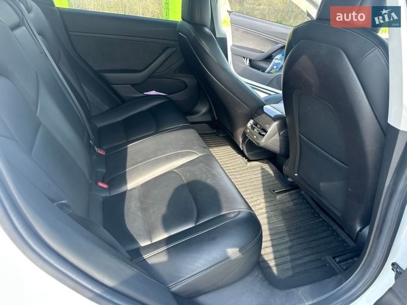 Седан Tesla Model 3 2019 в Вінниці