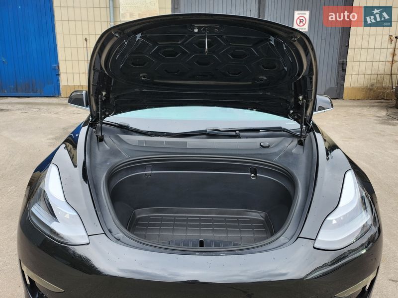 Седан Tesla Model 3 2018 в Киеве