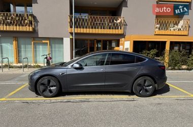 Седан Tesla Model 3 2018 в Львове