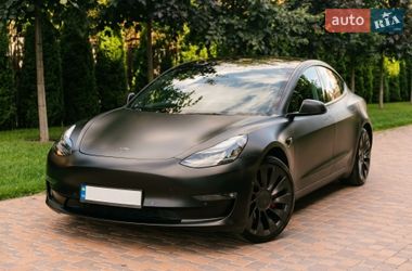 Седан Tesla Model 3 2022 в Киеве